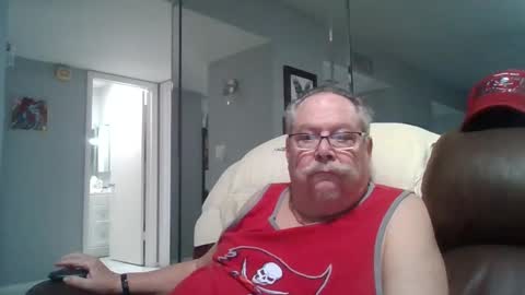Snapshot of bbb1952 chatting on 02.17.26 Single Grandpa in Florida. Love to C2C and have Fun Privately online show from 02.17.26