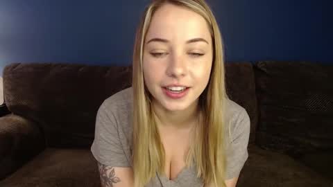 Snapshot of bbgirlnextdoor chatting on 11.10.25 bbgirlnextdoor online show from 11.10.25