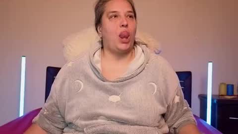 Love online show from 11.16.25