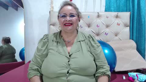 Snapshot of bbwsalome chatting on 12.28.24 Salome online show from 12.28.24