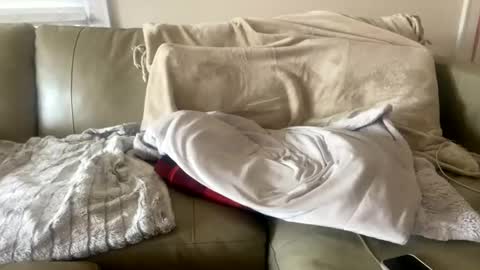 Snapshot of beachymilf chatting on 10.21.25 BeachyMILF online show from 10.21.25