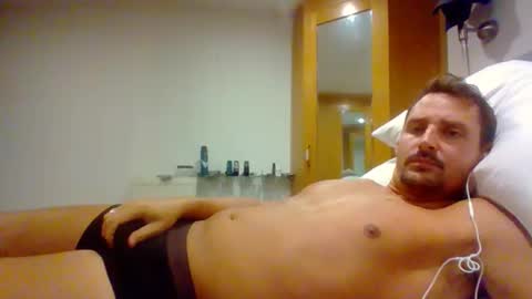 Snapshot of bearboudior chatting on 10.10.25 bearboudior online show from 10.10.25