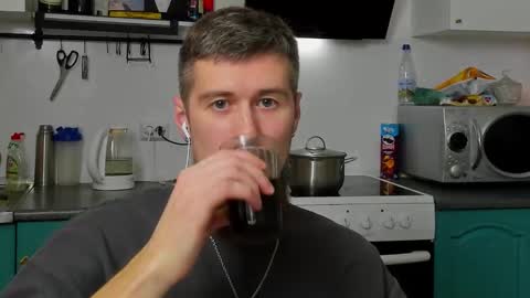 Snapshot of bearded_legend chatting on 10.07.25 Zeus online show from 10.07.25