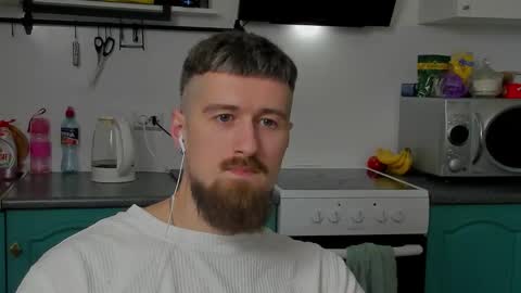 Snapshot of bearded_legend chatting on 10.31.25 Zeus online show from 10.31.25