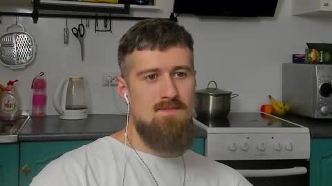 Snapshot of bearded_legend chatting on 11.07.25 Zeus online show from 11.07.25