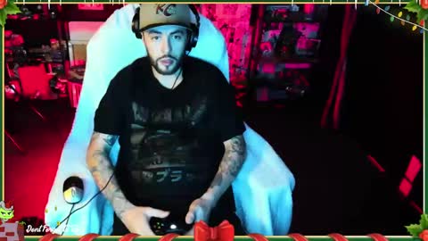 Snapshot of beastbxy chatting on 12.19.24 beast bxy online show from 12.19.24