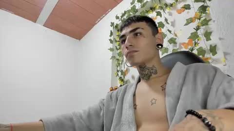 Snapshot of beatandtalk chatting on 11.18.25 beatandtalk online show from 11.18.25