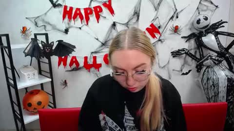 Snapshot of beatriceflyy chatting on 10.29.25 BeatriceFlyy online show from 10.29.25