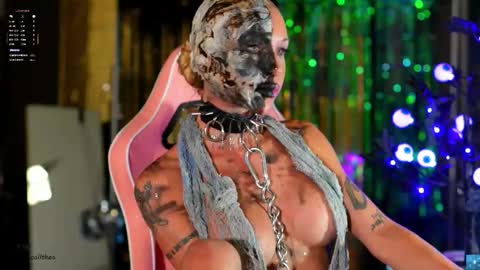 Snapshot of beatrix_rich chatting on 10.04.25 beatrix_rich online show from 10.04.25