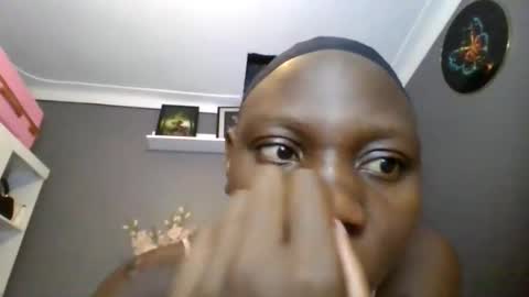 Snapshot of beautie699392 chatting on 06.10.26 Lil stunner online show from 06.10.26
