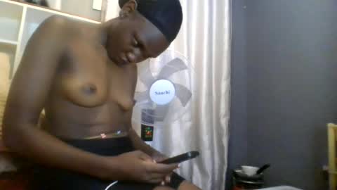 Snapshot of beautie699392 chatting on 06.20.26 Lil stunner online show from 06.20.26