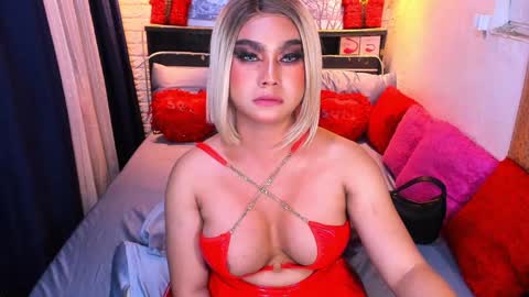 Snapshot of beautifulstrangerts chatting on 12.11.24 Queen Alexa online show from 12.11.24