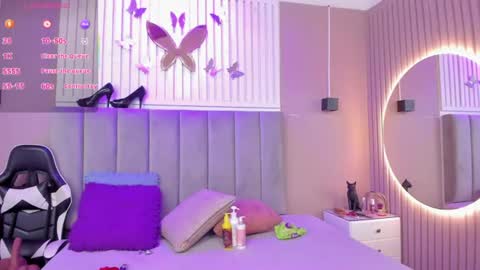 Snapshot of beauty_milf4 chatting on 07.22.26 Chantall online show from 07.22.26