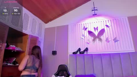 Snapshot of beauty_milf4 chatting on 07.24.26 Chantall online show from 07.24.26