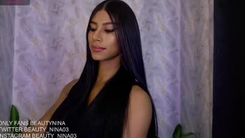Snapshot of beauty_nina chatting on 10.08.25 beauty_nina online show from 10.08.25