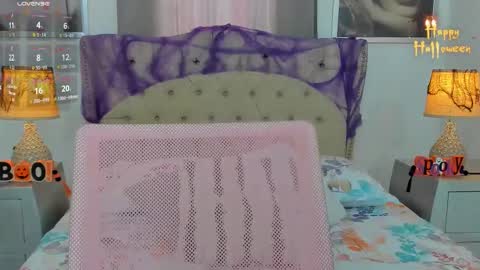 Ariana Reyes online show from 10.17.25