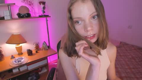 Snapshot of beautyeliise chatting on 12.30.24 Eliise online show from 12.30.24