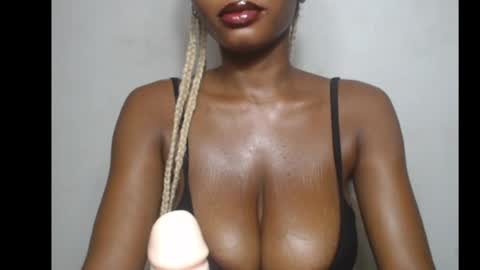 Snapshot of beautyslut1 chatting on 05.01.26 beautyslut1 online show from 05.01.26