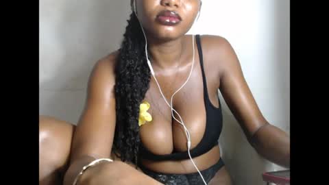 Snapshot of beautyslut1 chatting on 05.31.26 beautyslut1 online show from 05.31.26