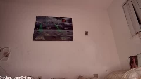 Snapshot of bebexxxdust chatting on 11.08.25 bebe dust online show from 11.08.25