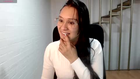 Snapshot of beckdymon chatting on 03.08.25 Daniela online show from 03.08.25