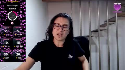 Snapshot of beckdymon chatting on 11.11.25 Daniela online show from 11.11.25