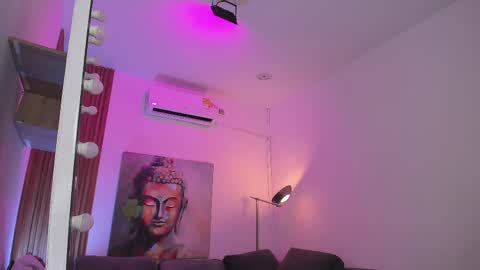 Victoria  online show from 03.28.26