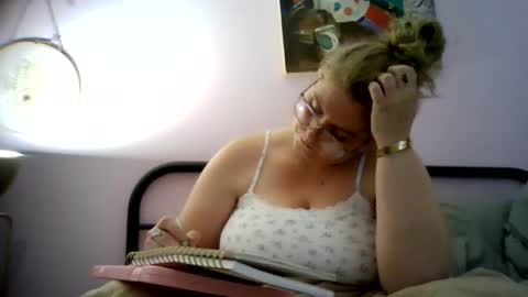 Snapshot of bedbandits chatting on 10.02.25 Bedbandits69 online show from 10.02.25