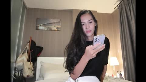 Snapshot of bee_thai chatting on 04.19.26 bee_thai online show from 04.19.26