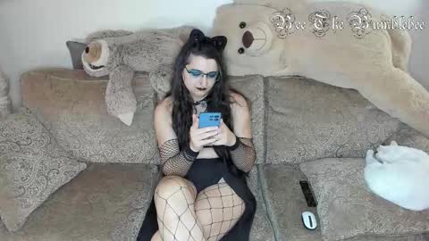 Bee online show from 12.04.25