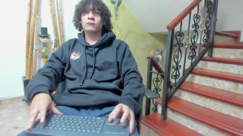 independent model online show from 12.08.24