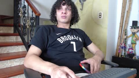 independent model online show from 12.23.24