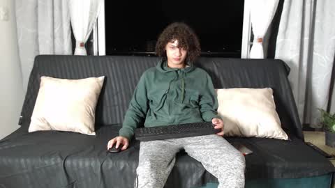 independent model online show from 01.17.25