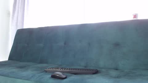 independent model online show from 01.17.25