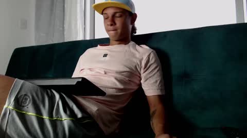 independent model online show from 01.28.25