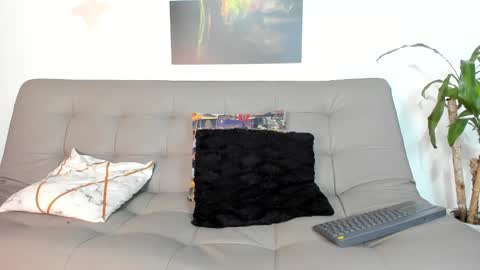 independent model online show from 02.27.25