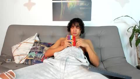 independent model online show from 02.27.25