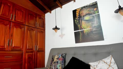 independent model online show from 02.28.25