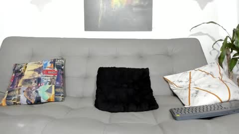 independent model online show from 03.04.25