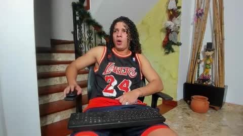 independent model online show from 11.22.25