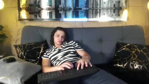 independent model online show from 05.16.26