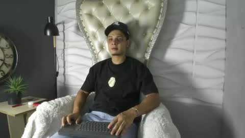 independent model online show from 07.26.26