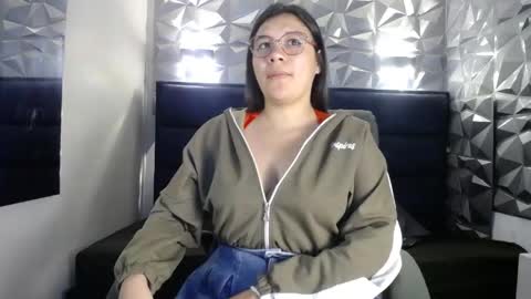 Snapshot of belen_green chatting on 04.21.26 Belen online show from 04.21.26