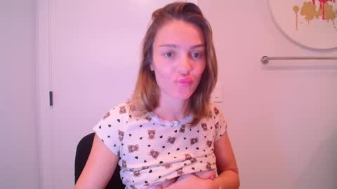 Snapshot of bell_kim chatting on 02.04.26 Bell kim online show from 02.04.26
