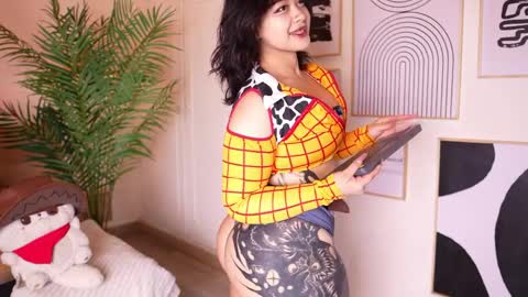 Snapshot of bella__donne chatting on 04.04.26 online show from 04.04.26