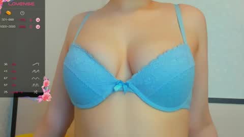 Snapshot of bella__ramsey chatting on 04.10.26 Bella online show from 04.10.26