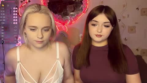 bella_and_alice online show from 11.19.25