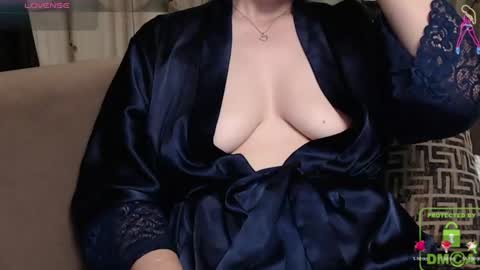 Snapshot of bella_antoniaxo chatting on 06.16.26 Antonia online show from 06.16.26