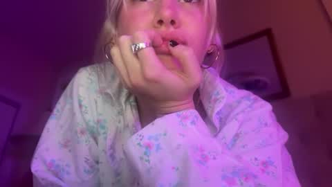 Snapshot of bella_christian chatting on 02.10.25 Bella Baby online show from 02.10.25