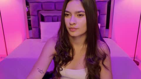 Bella  online show from 11.18.25